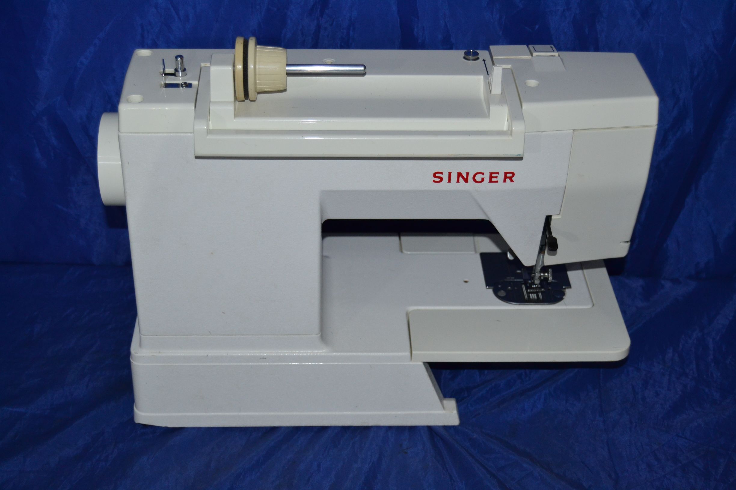 SINGER 9015 ZIGZAG FREEARM SEWING MACHINE FOR SALE